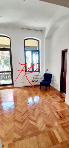 Inchiriere apartament  250 mp pentru birou  in Vila istorica Piata Romana