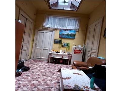 Vanzare apartament 5 camere in Vila Icoanei